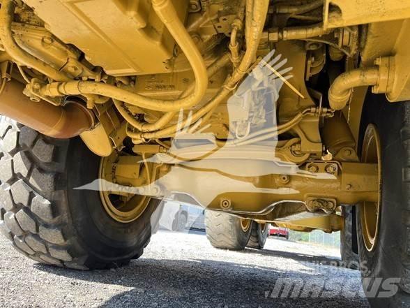 CAT 725 Kamioni za vodu