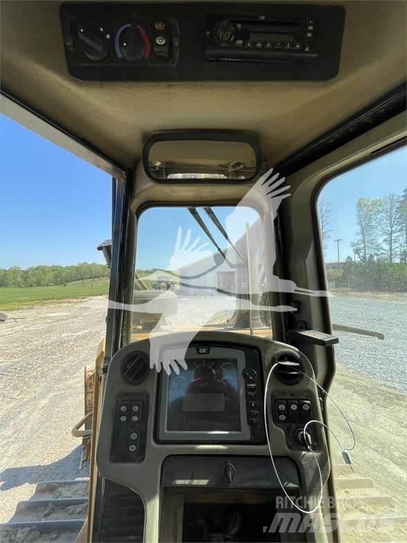 CAT D6T XL Buldožeri guseničari
