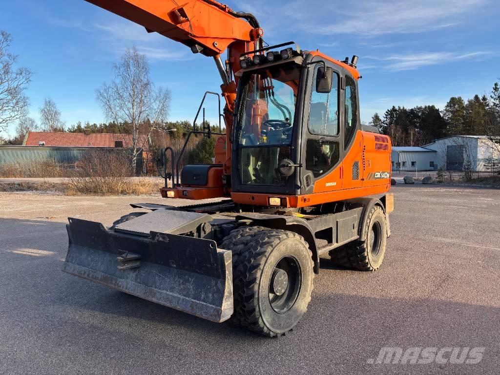 Doosan DX 140 W + vagn Bageri točkaši