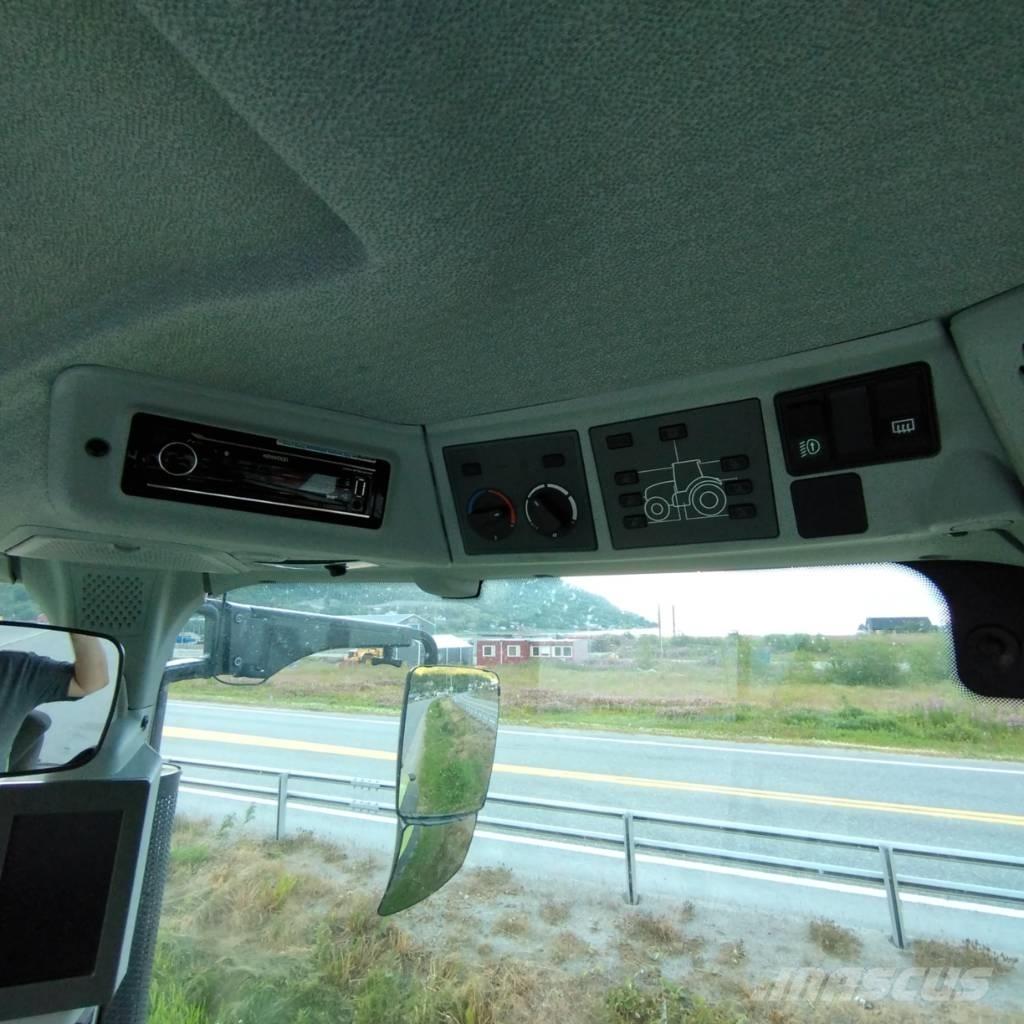 CLAAS Axion 830 Traktori