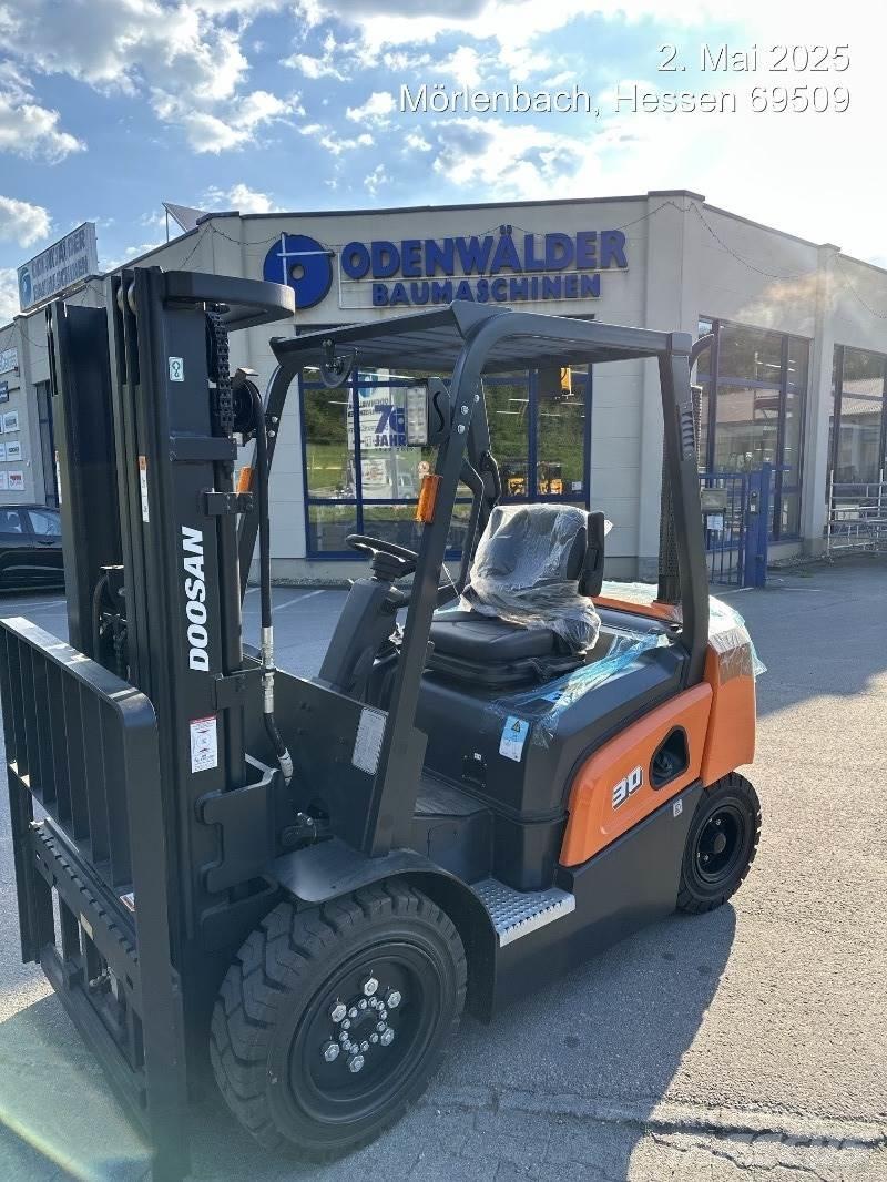 Doosan D30NXP Dizelski viljuškari