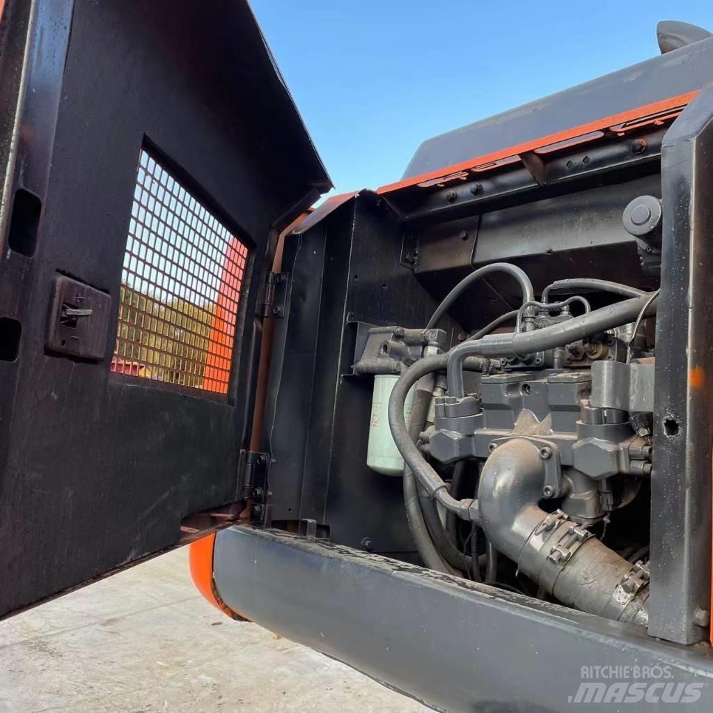 Hitachi ZX200 Bageri guseničari