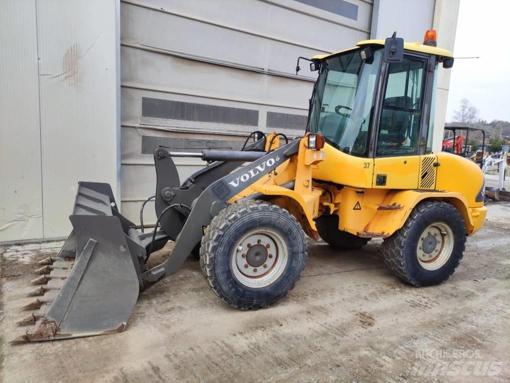Volvo L 30 B Utovarivači na točkove
