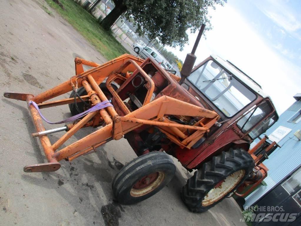 IH 523 Traktori