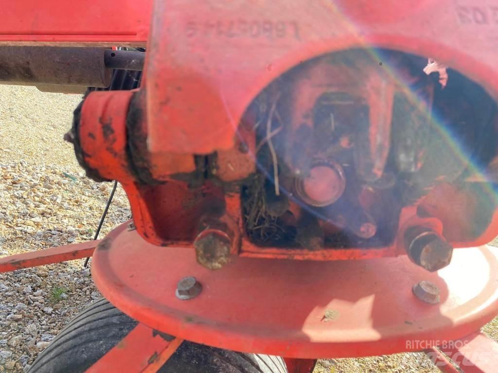 Kuhn GF8702 Okretači i sakupljači sena