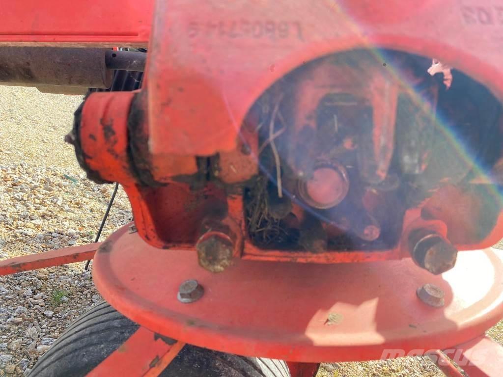 Kuhn GF8702 Okretači i sakupljači sena