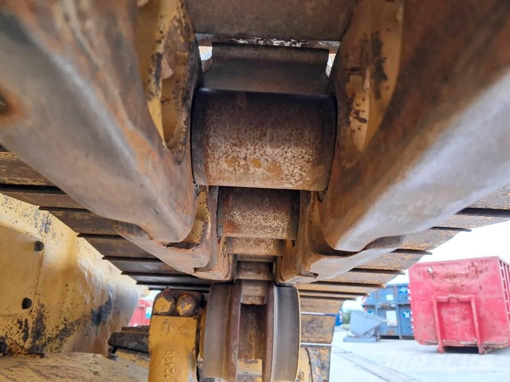 Komatsu D61PXI-24E0 Buldožeri guseničari