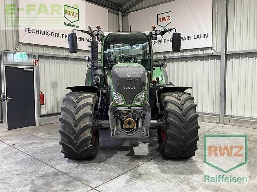 Fendt 700 vario s4 Traktori