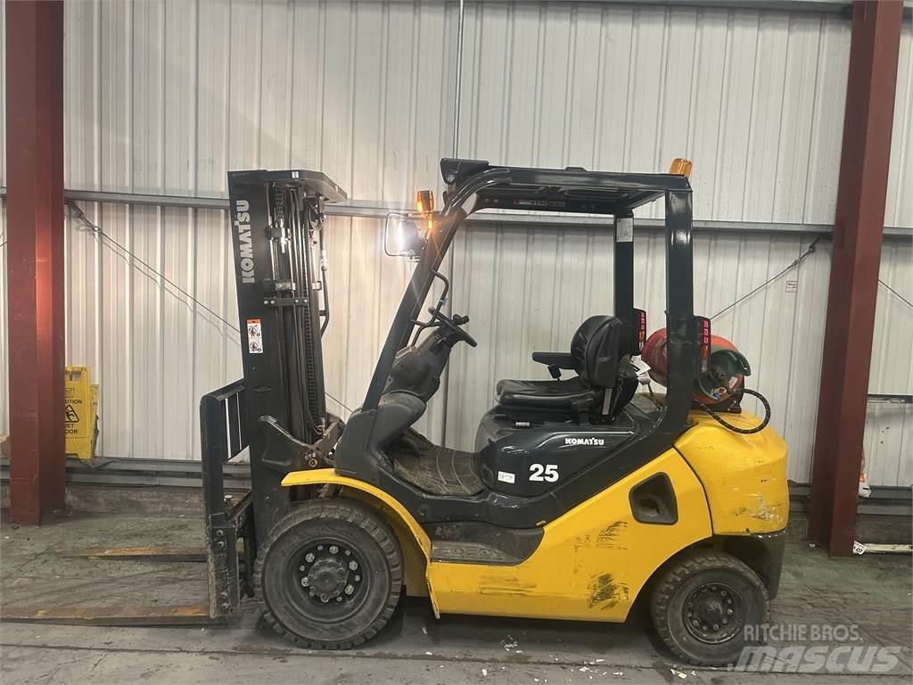 Komatsu FG25HT-17 Plinski viljuškari
