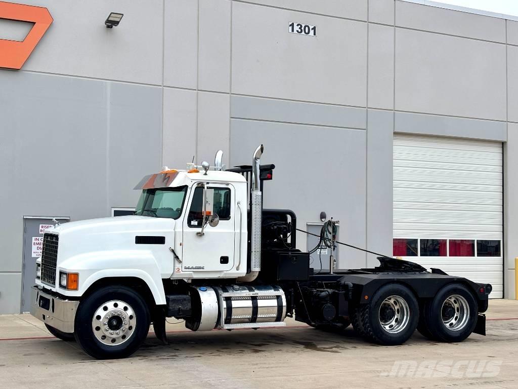 Mack CHU 613 Šleperi za vozila