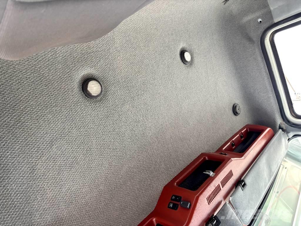 Mack CHU 613 Šleperi za vozila