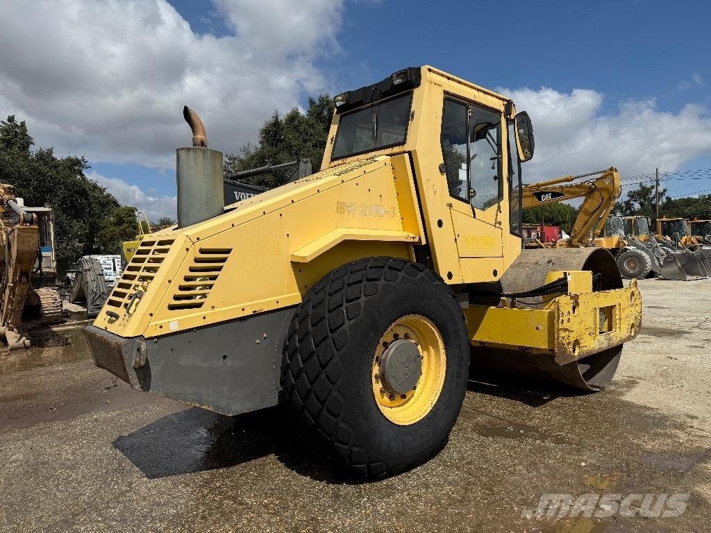 Bomag BW 211 D-3 Valjci sa duplim bubnjem