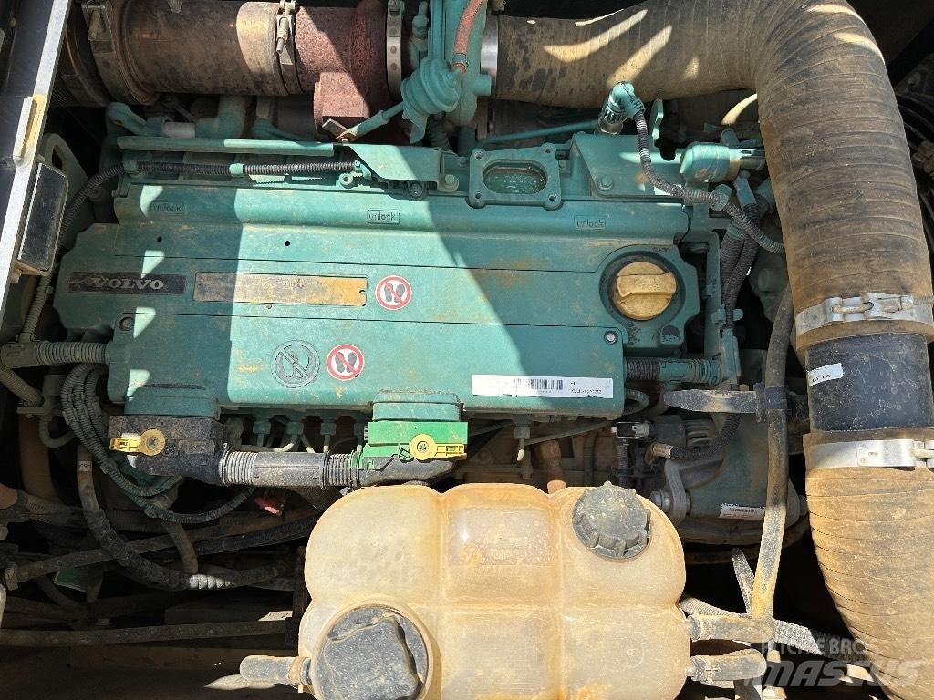 Volvo EC 220 E L Bageri guseničari
