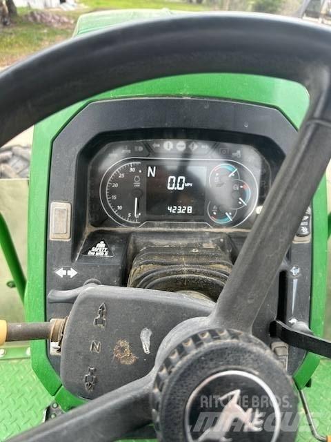 John Deere 6120 E Traktori