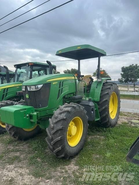 John Deere 6120 E Traktori