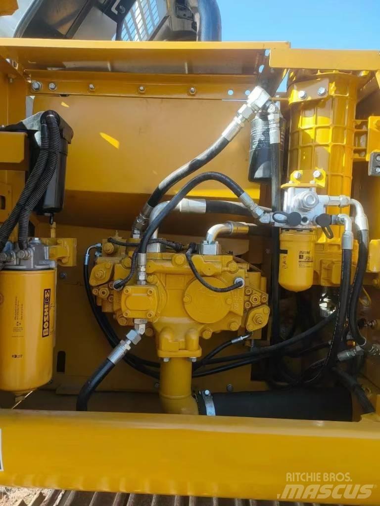 CAT 320D2L Bageri guseničari