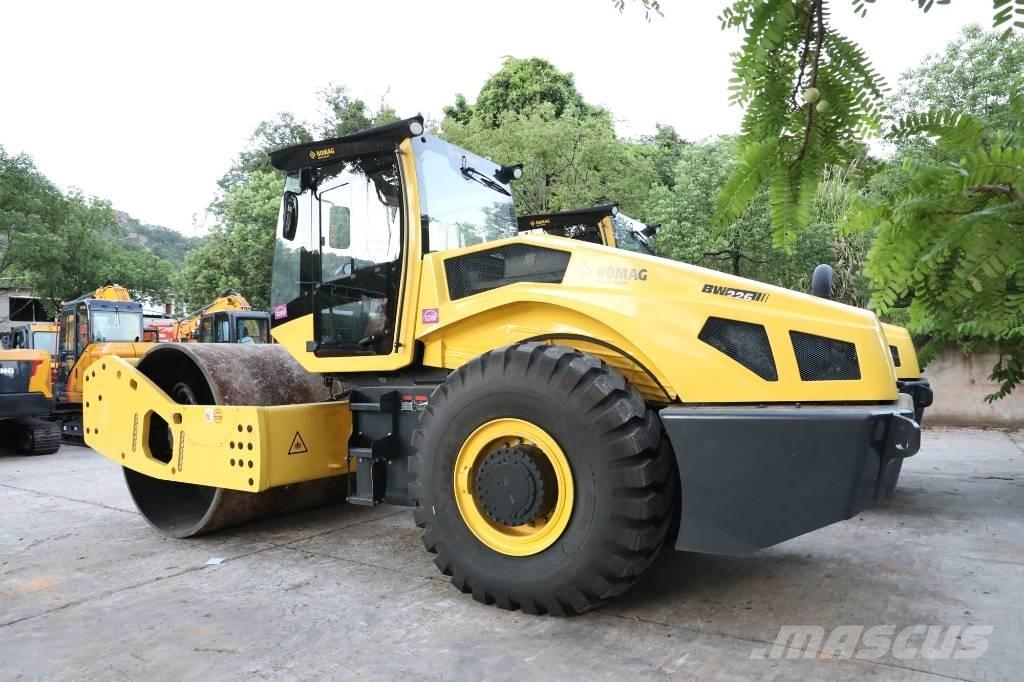 Bomag BW 226 BVC-5 Valjci sa duplim bubnjem