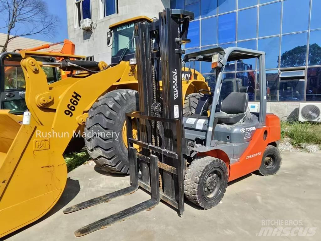Toyota 8 FD 30 Dizelski viljuškari