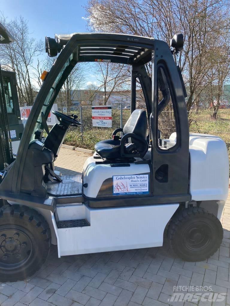Nissan YG1D2A32Q Dizelski viljuškari