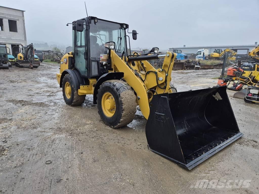 CAT 906M Utovarivači na točkove