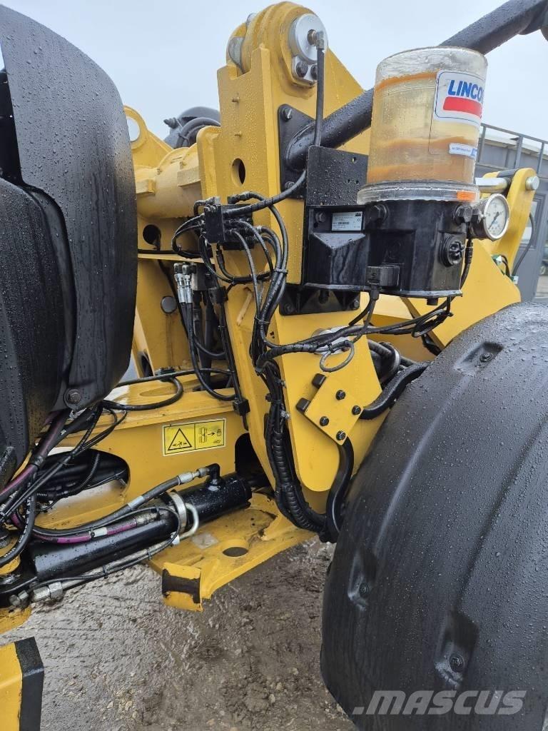 CAT 906M Utovarivači na točkove