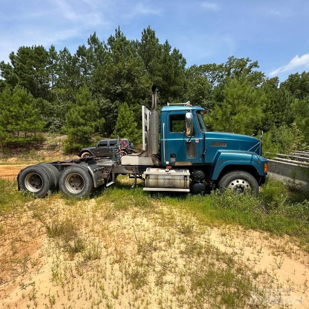 Mack CH 613 Tegljači