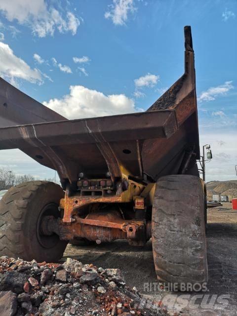 CAT 735 Zglobni damperi