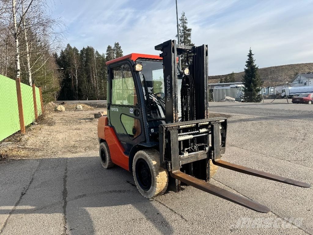Toyota 02-8 FDF 30 Dizelski viljuškari
