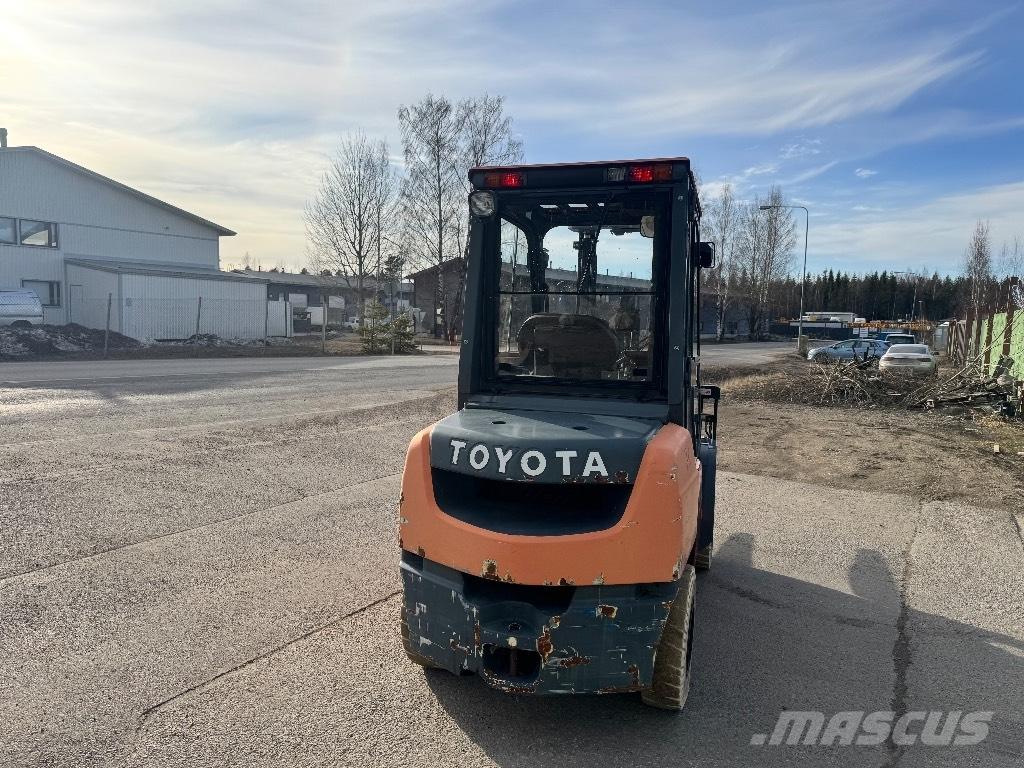 Toyota 02-8 FDF 30 Dizelski viljuškari