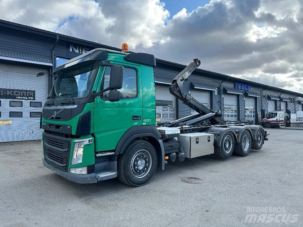 Volvo FM 420 8x2/4 Rol kiper kamioni sa kukom za podizanje tereta