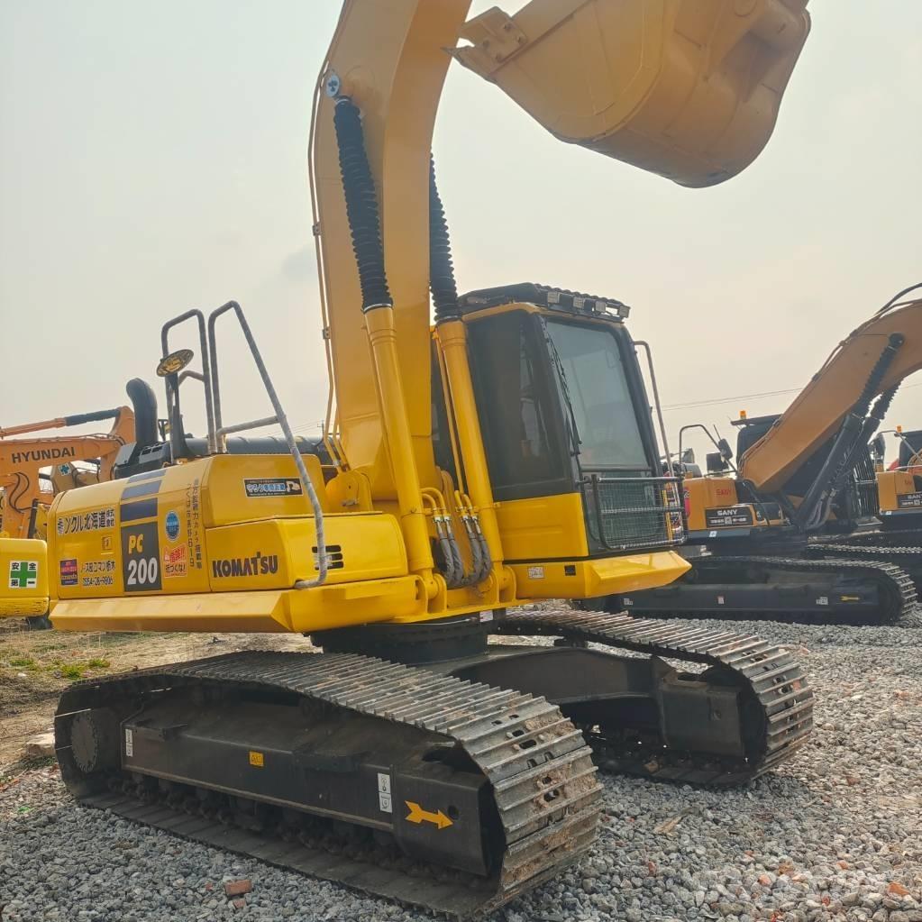 Komatsu PC200-8 Bageri guseničari
