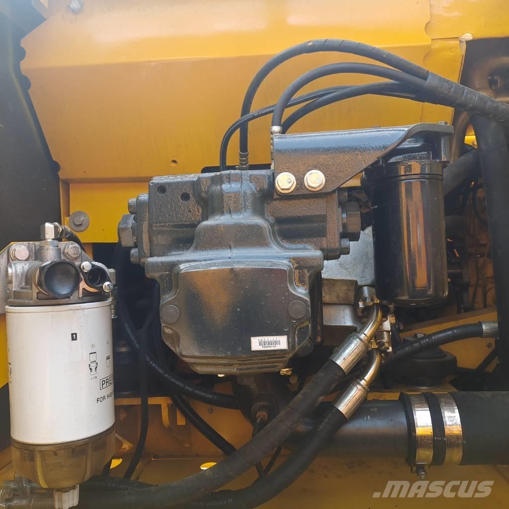 Komatsu PC200-8 Bageri guseničari