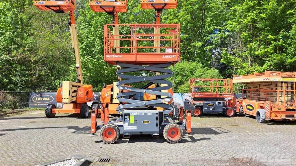 SkyJack 6832RT Makazaste platforme