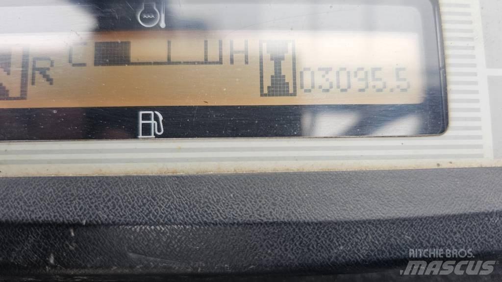 Nissan UG1D2A32LQ Plinski viljuškari