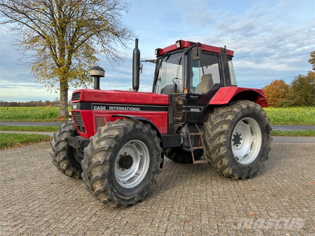Case IH 1255 Traktori