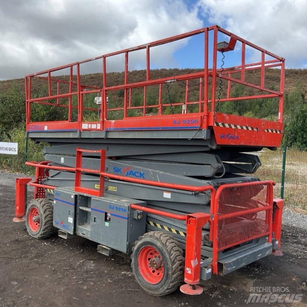 SkyJack SJ 9250 RT Makazaste platforme
