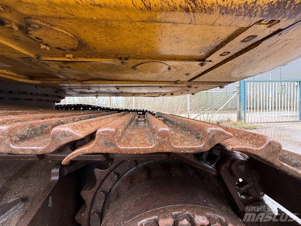 Komatsu HB 215 LC-2 Bageri guseničari
