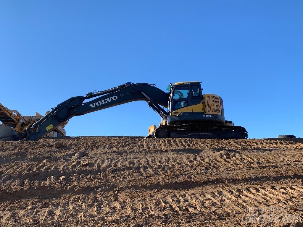 Komatsu 138 us -8 Bageri guseničari