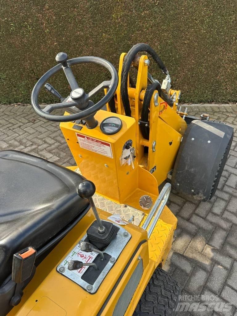 Knikmops KM 130 Višenamenski utovarivači