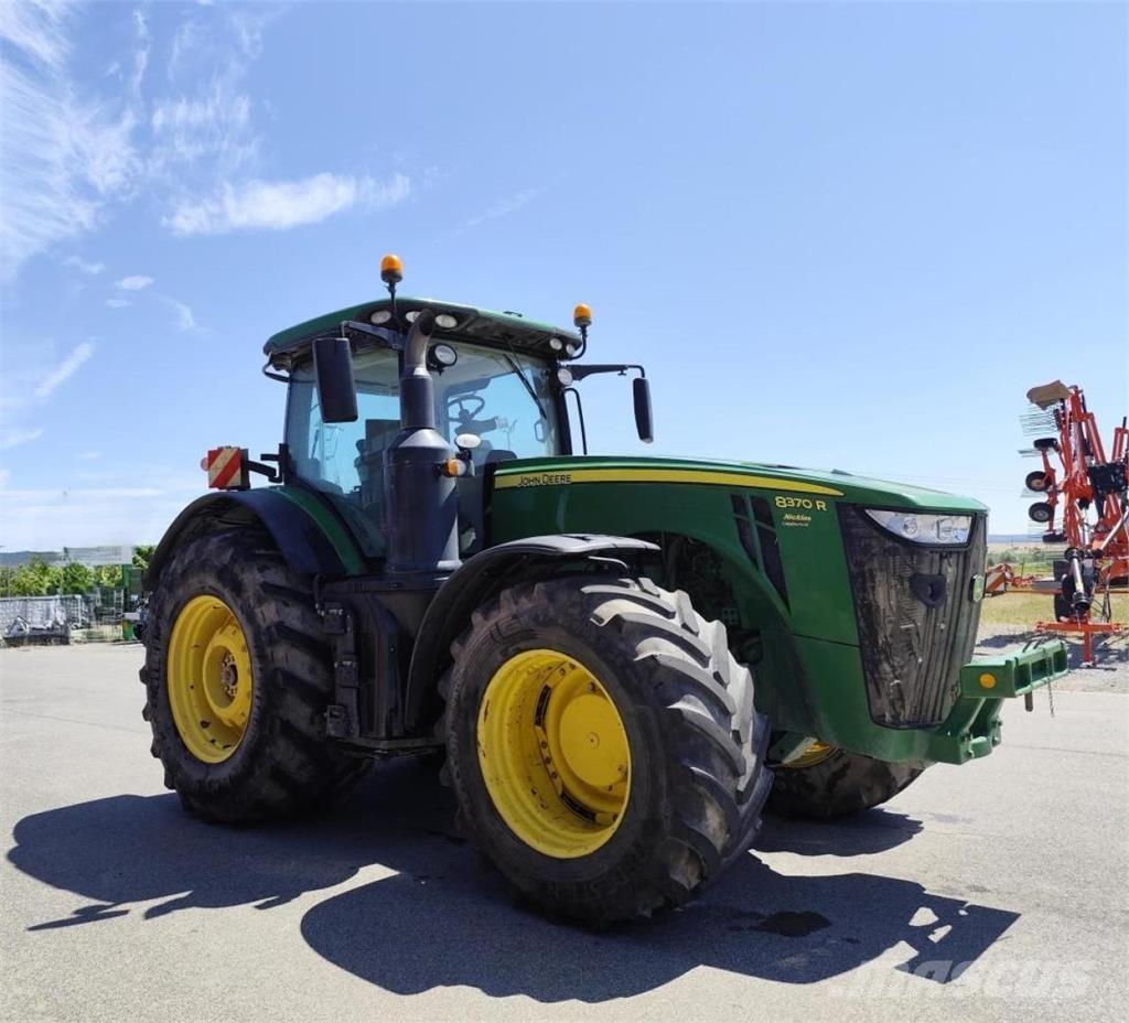 John Deere 8370 R Traktori