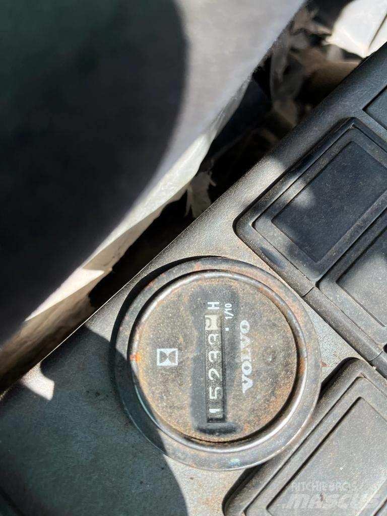 Volvo EC 700 B LC Bageri guseničari