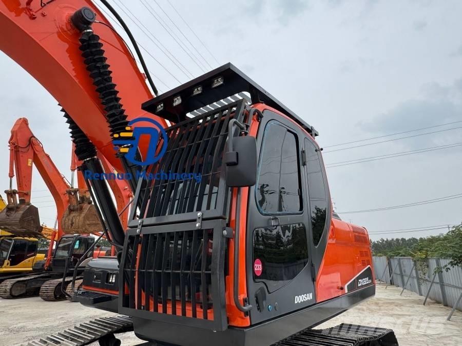 Doosan DX 225 LCA Bageri guseničari