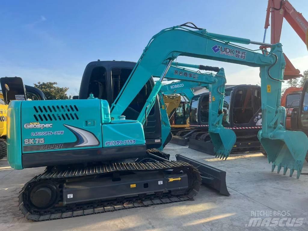 Kobelco SK75-8 Bageri guseničari