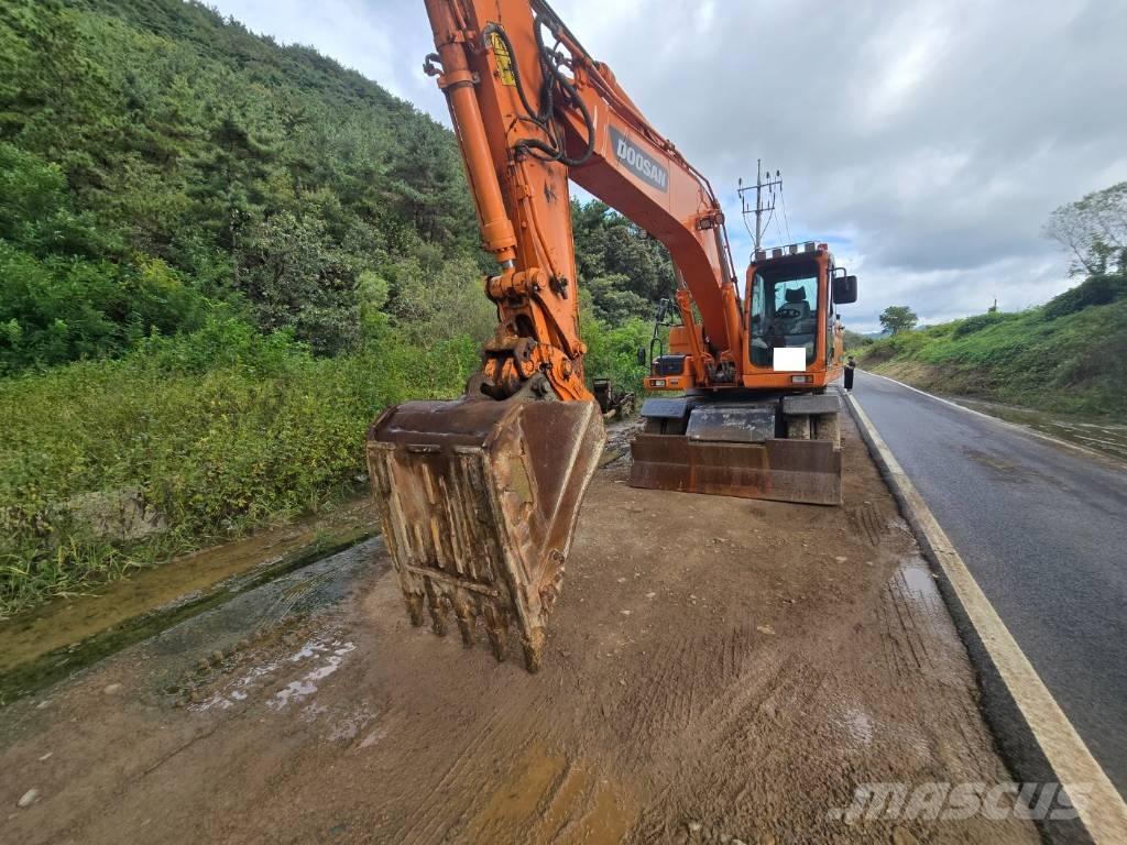 Doosan DX 210 W Bageri točkaši