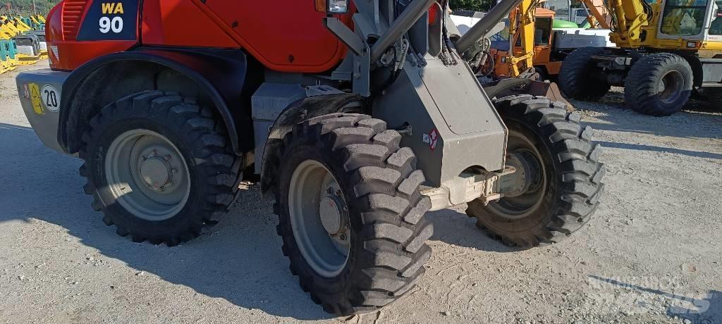 Komatsu WA 90 Utovarivači na točkove