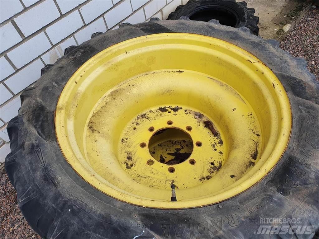 Kleber 270/95R32 Gume, točkovi i felne