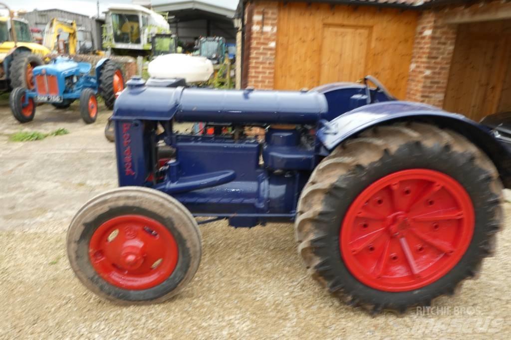  standard fordson Traktori