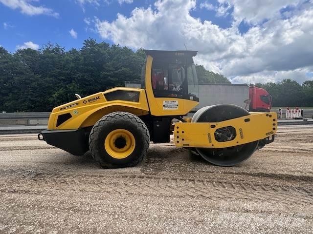 Bomag BW 213 BVC-5 Nabijači zemlje
