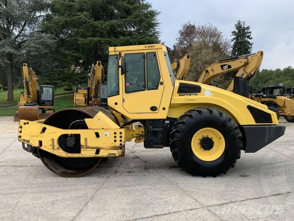 Bomag BW 213 D H-4 i Nabijači zemlje