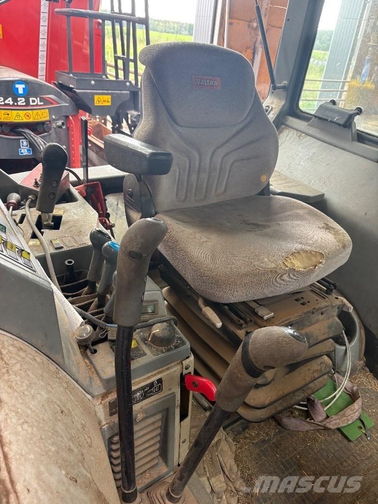 Valtra 8350 Traktori